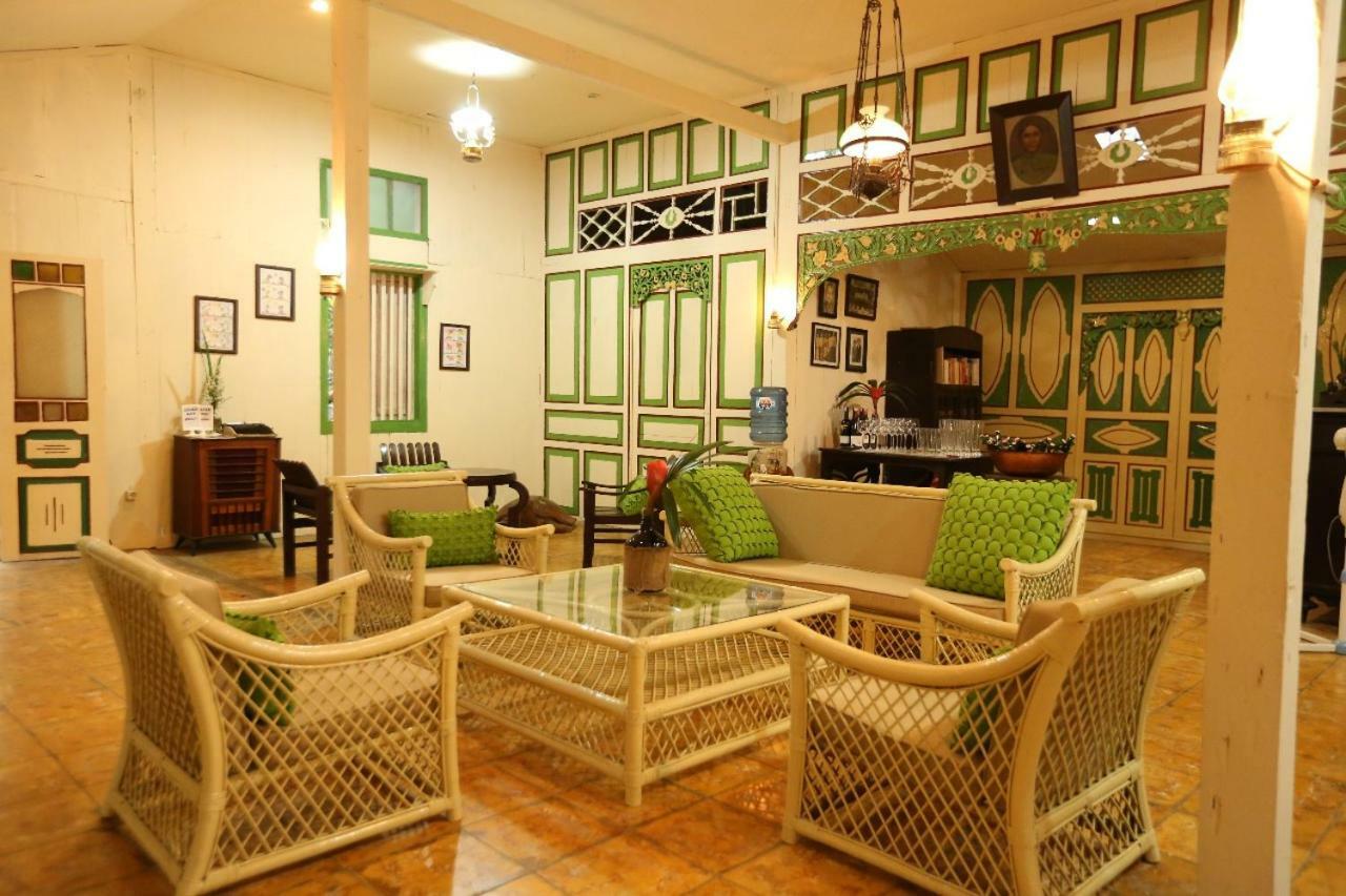Rumah pedesaan Sitinggil Muncul