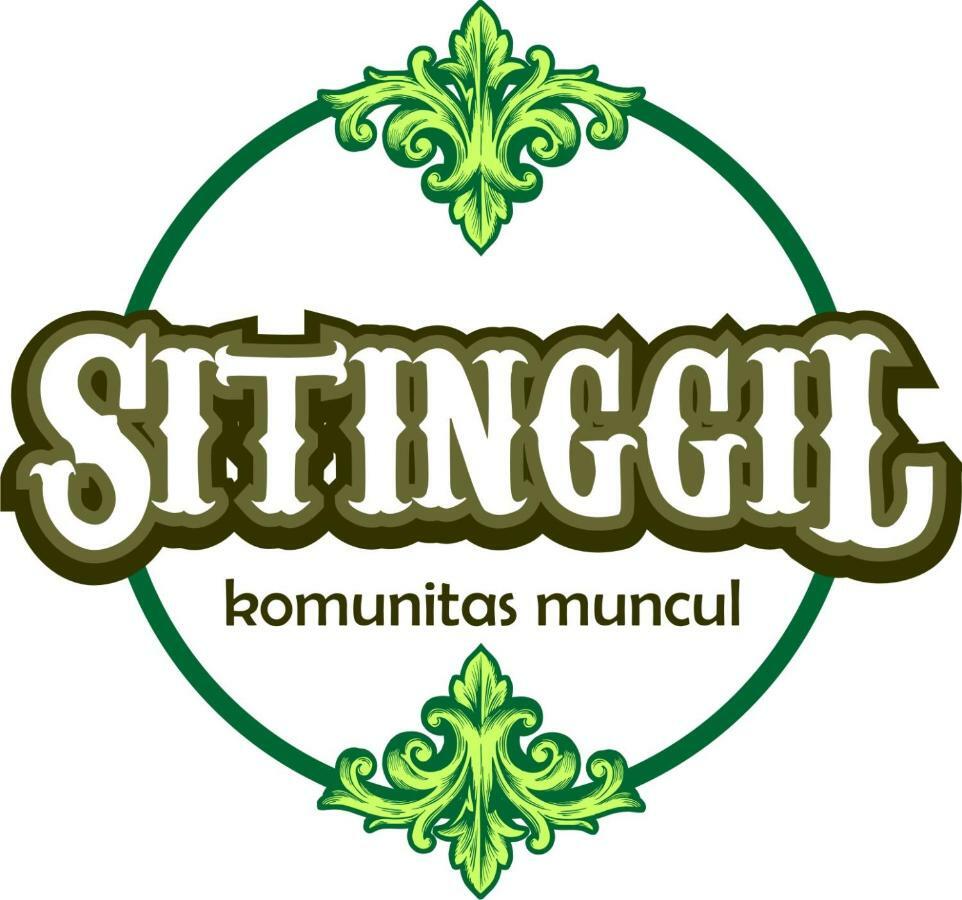 Sitinggil Muncul Rumah pedesaan *